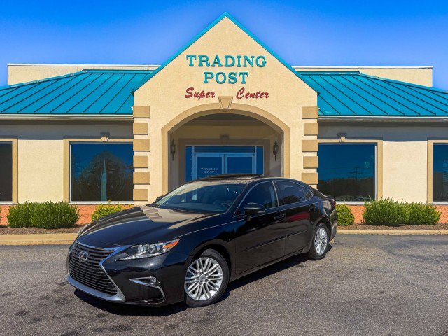 Used 2016 Lexus ES 350 w/ Premium Package w/Wood Trim FWD image 25