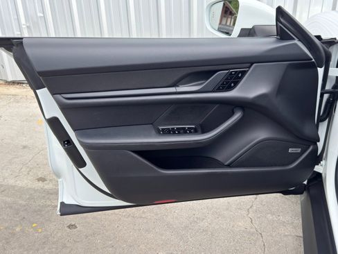 Used 2021 Porsche Taycan image 43