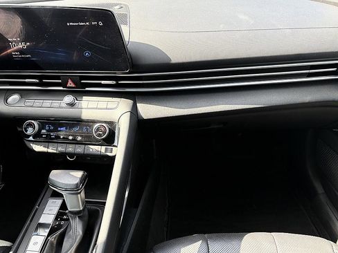 Used 2023 Hyundai Elantra Limited image 14