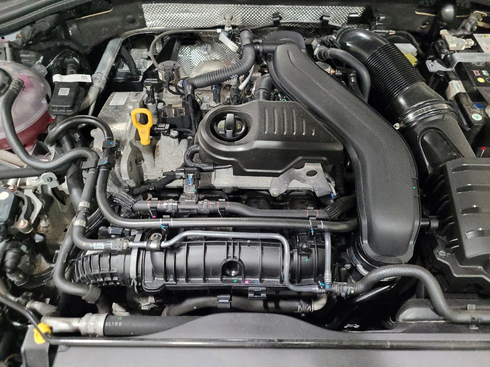 Used 2025 Volkswagen Jetta SE FWD image 30