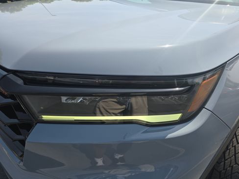 Used 2025 Honda Pilot TrailSport image 32