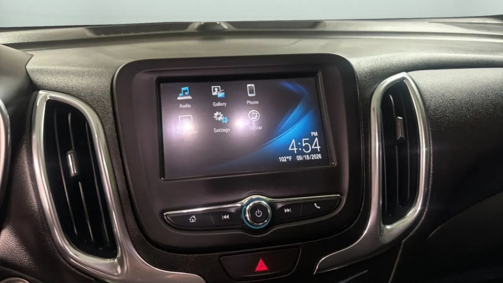 Used 2018 Chevrolet Equinox LT FWD image 13