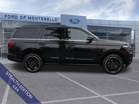 Used 2023 Ford Expedition Limited image 2
