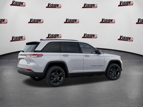 New 2025 Jeep Grand Cherokee Limited w/ Black Appearance Package AWD/4WD image 4