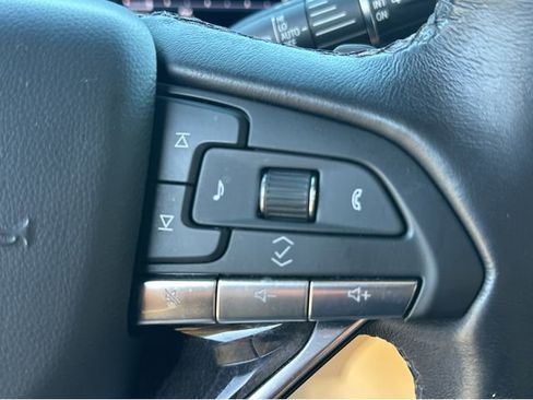 Used 2022 Cadillac Escalade Premium Luxury w/ Performance Package image 30