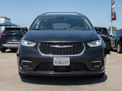 Used 2022 Chrysler Pacifica Touring-L image 9