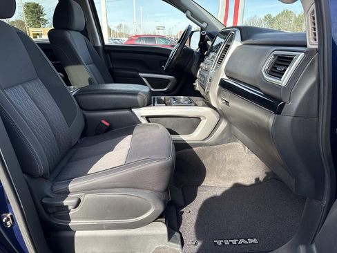 Used 2021 Nissan Titan SV w/ SV Convenience Package image 24