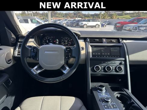 Used 2020 Land Rover Discovery Landmark image 7