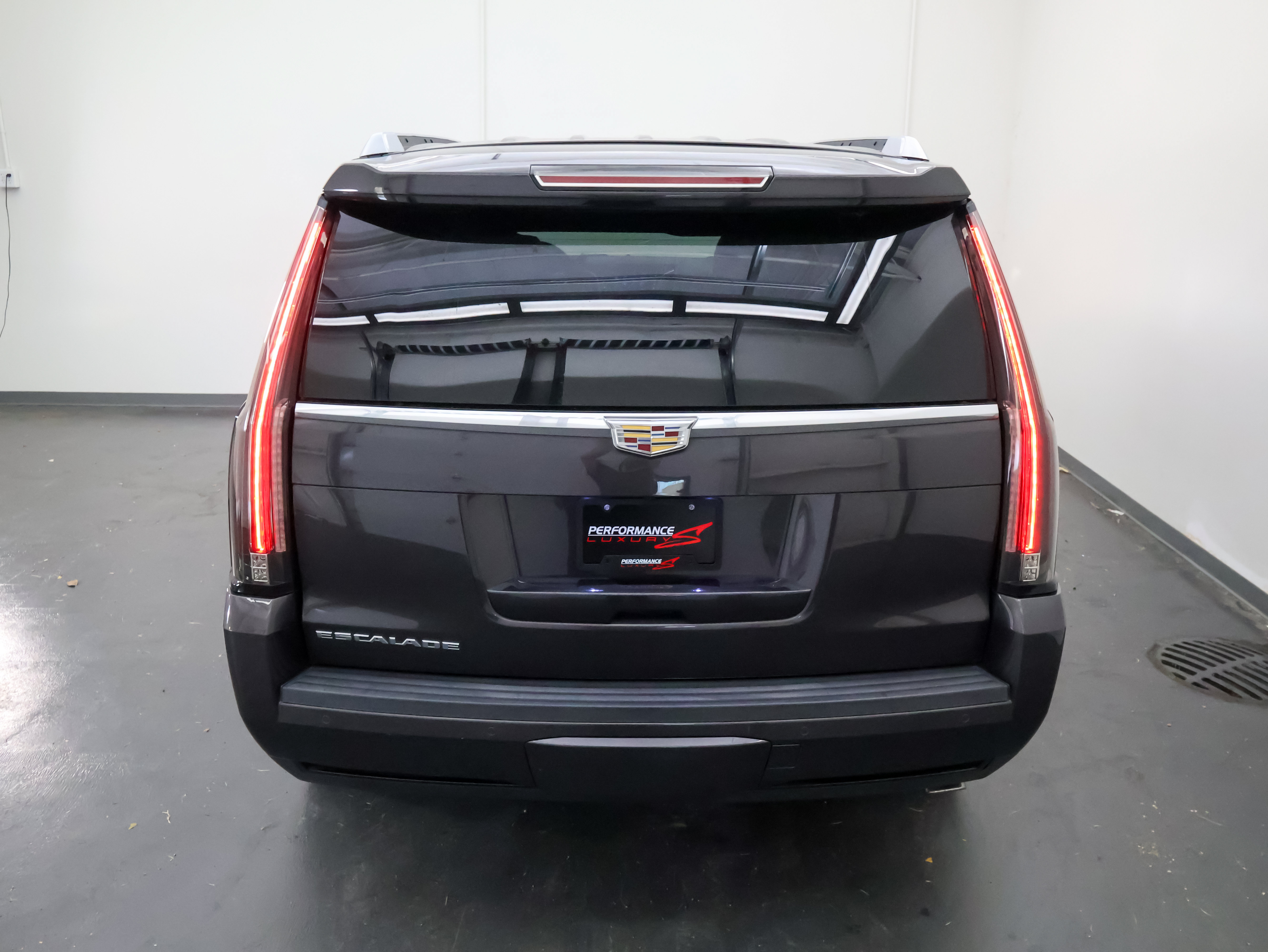 Used 2016 Cadillac Escalade Luxury RWD image 10