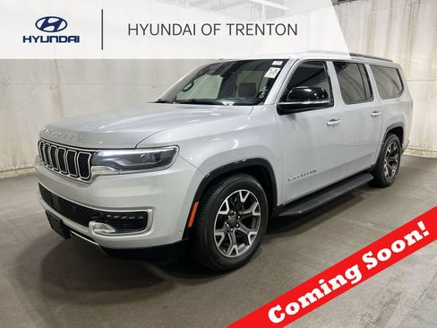 Used 2024 Jeep Wagoneer L Series III w/ Flexible Seating Group AWD/4WD image 1