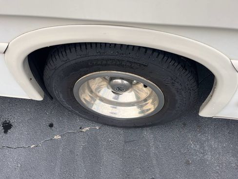 Used 2018 Ford E-450 and Econoline 450 Super Duty w/ Motorhome Prep Package image 7