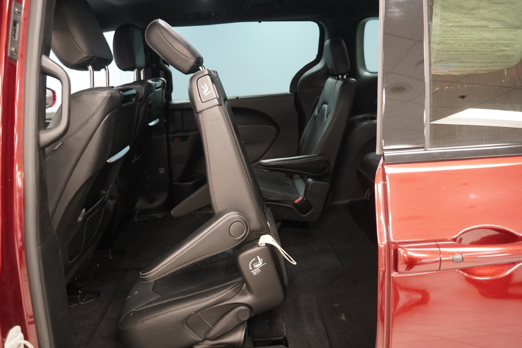 Used 2020 Chrysler Pacifica Touring-L AWD/4WD image 25