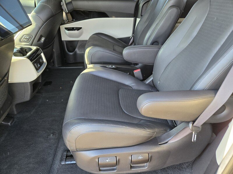 Certified 2022 Kia Carnival SX Prestige FWD image 12