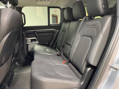 Used 2023 Land Rover Defender 130 SE image 32