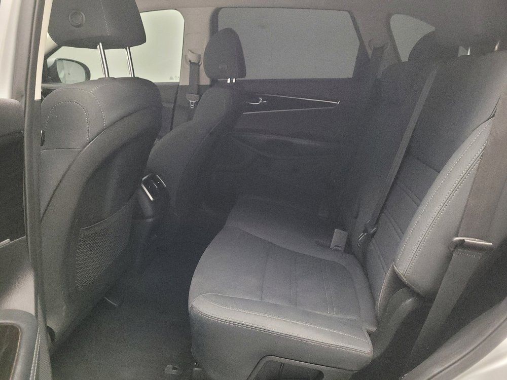 Used 2019 Kia Sorento FWD image 18