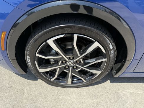 Certified 2025 Toyota Prius Plug-In Hybrid image 33