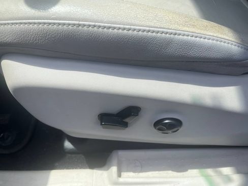 Used 2017 Chrysler Pacifica Touring-L w/ Tire & Wheel Group FWD image 13