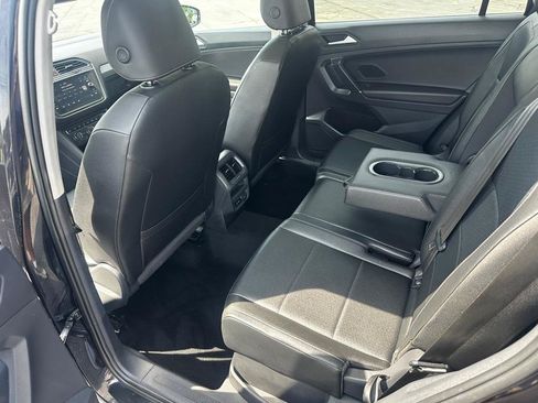 Used 2020 Volkswagen Tiguan SE w/ Panoramic Sunroof Package AWD/4WD image 9