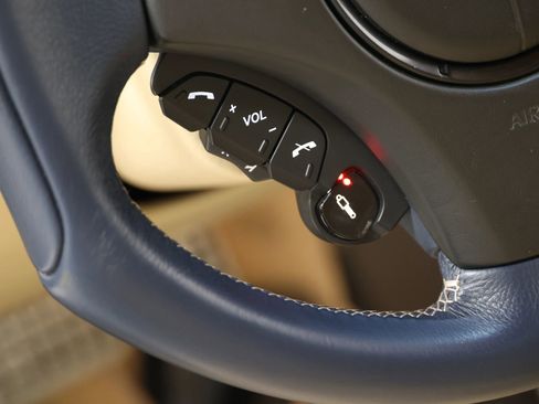 Used 2016 Aston Martin Vanquish Volante Convertible 2D image 22