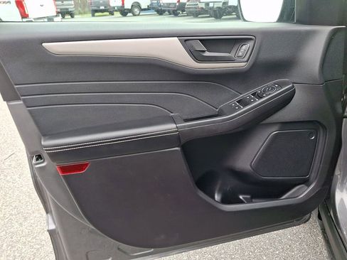 Used 2022 Ford Escape S image 12