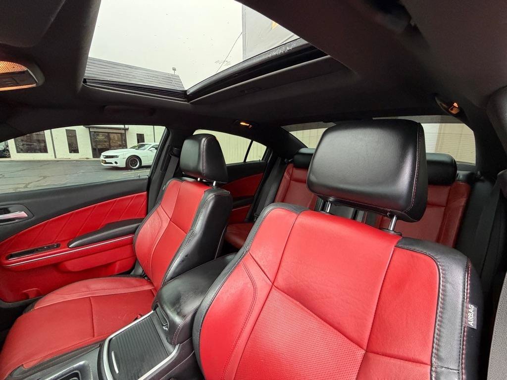 Used 2015 Dodge Charger R/T w/ Plus Group RWD image 33