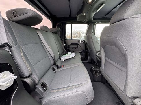 New 2026 Jeep Gladiator Sport AWD/4WD image 18