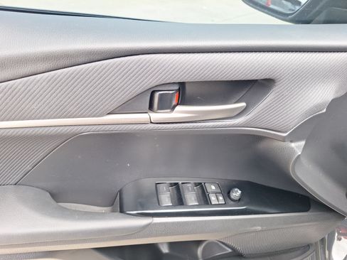 Used 2025 Toyota Camry SE w/ Convenience Package FWD image 17