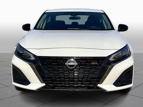 Certified 2025 Nissan Altima 2.5 SR image 4