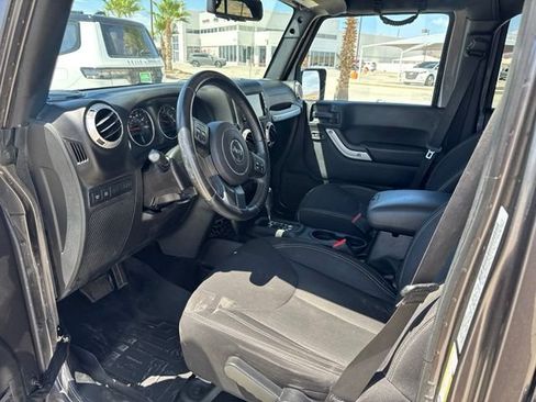 Certified 2017 Jeep Wrangler Unlimited Rubicon w/ Connectivity Group AWD/4WD image 17