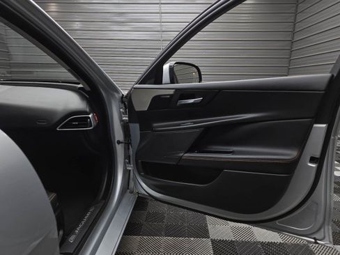 Used 2017 Jaguar XE Prestige RWD image 34
