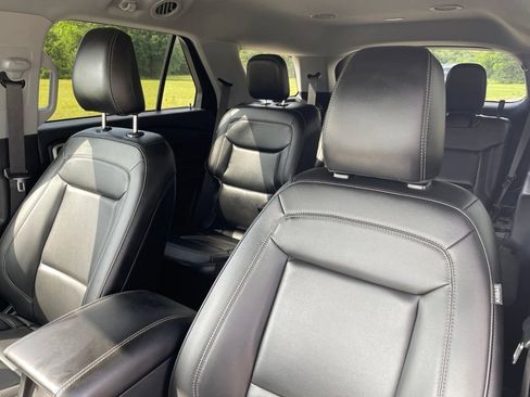 Used 2023 Ford Explorer XLT w/ Equipment Group 202A RWD image 31