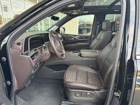 Certified 2022 Cadillac Escalade Premium Luxury Platinum w/ LPO, Radiant Package image 12