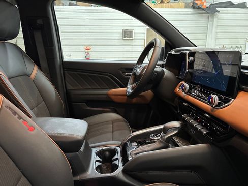 Used 2025 GMC Canyon AT4 AWD/4WD image 25