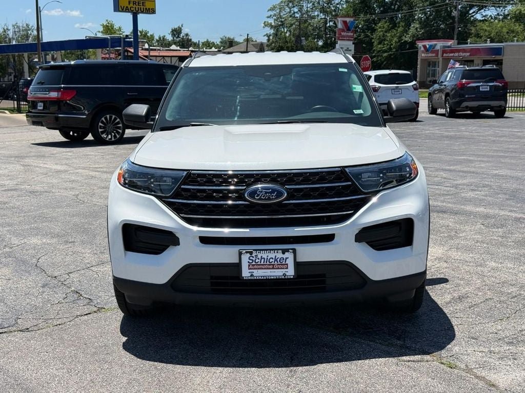 Used 2023 Ford Explorer XLT AWD/4WD image 7