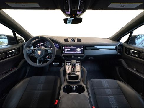 Used 2022 Porsche Cayenne Turbo GT image 21