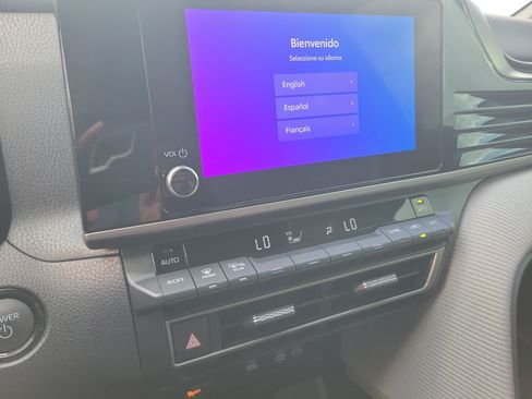 Used 2025 Toyota Camry SE FWD image 27