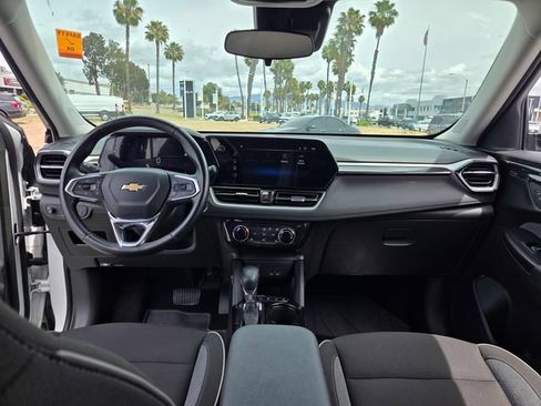 Used 2024 Chevrolet TrailBlazer LT w/ LT Cold Weather Package FWD image 14