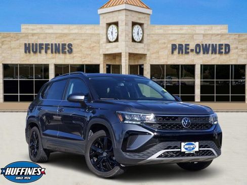 Used 2022 Volkswagen Taos SE AWD/4WD image 1