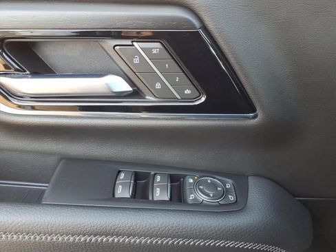 Used 2025 GMC Yukon Denali w/ Advanced Technology Package AWD/4WD image 32