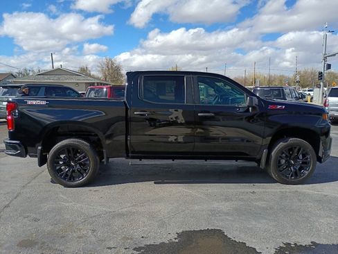 Used 2021 Chevrolet Silverado 1500 Custom Trail Boss w/ Midnight Edition AWD/4WD image 5