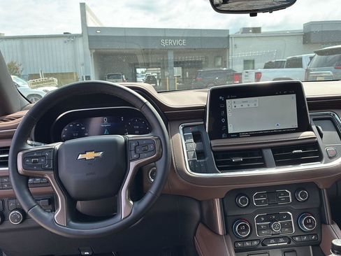 Used 2024 Chevrolet Tahoe High Country RWD image 18