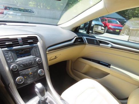 Used 2013 Ford Fusion SE FWD image 21