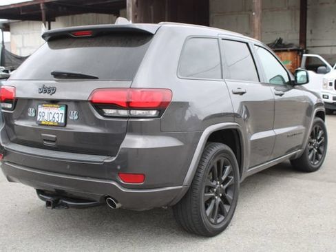 Used 2019 Jeep Grand Cherokee Altitude RWD image 4
