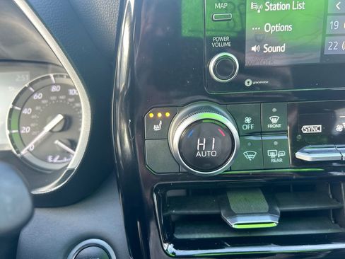 Used 2021 Toyota Highlander XLE image 35