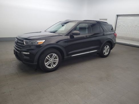 Used 2022 Ford Explorer XLT w/ Equipment Group 202A RWD image 2