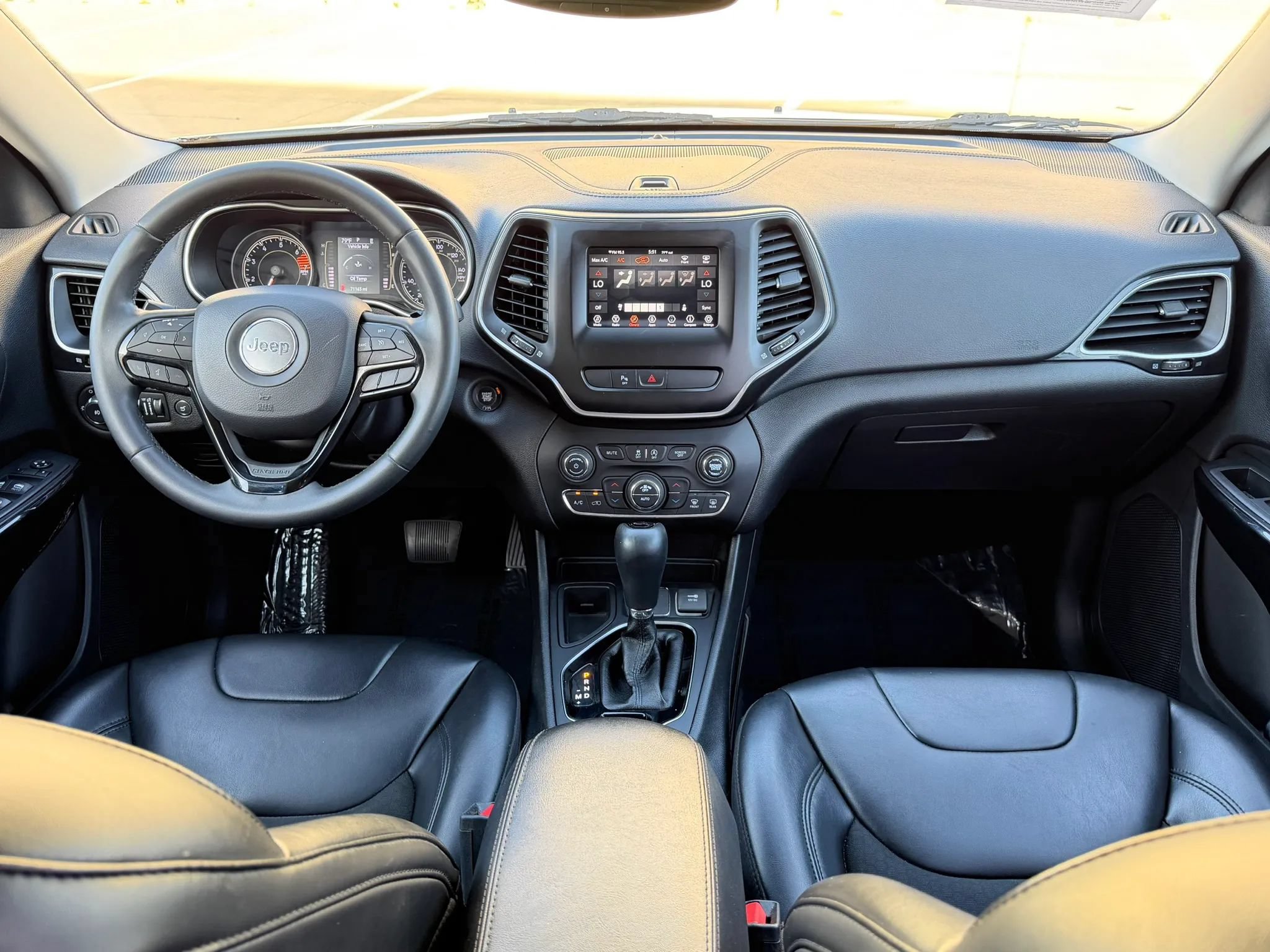 Used 2020 Jeep Cherokee Latitude Plus FWD image 19