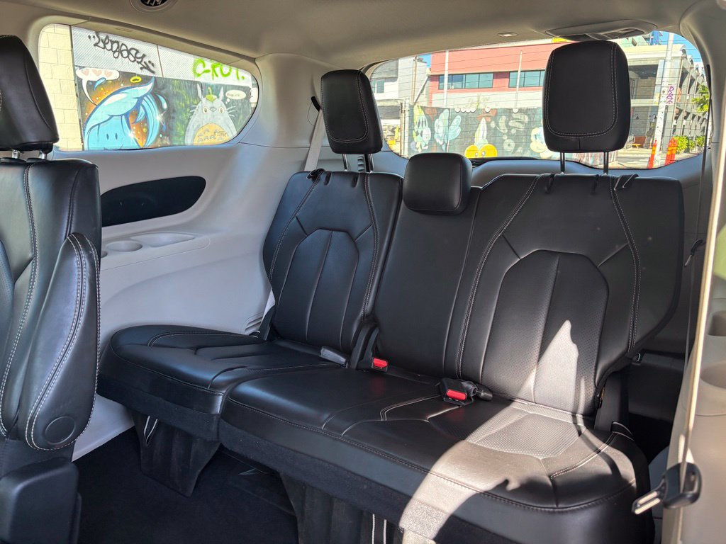 Used 2023 Chrysler Pacifica Touring-L FWD image 12