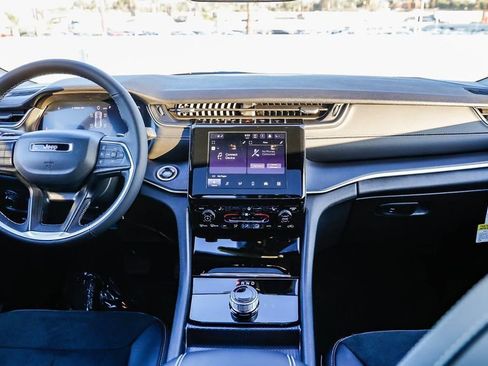 New 2025 Jeep Grand Cherokee Altitude image 13