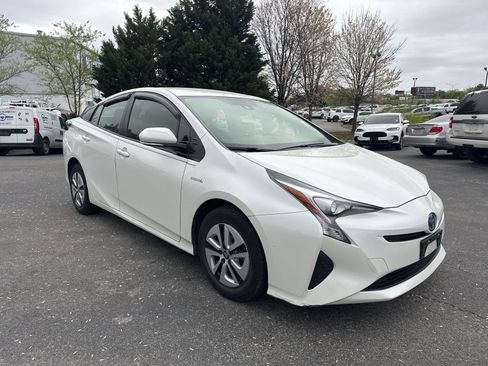 Used 2018 Toyota Prius Two image 2