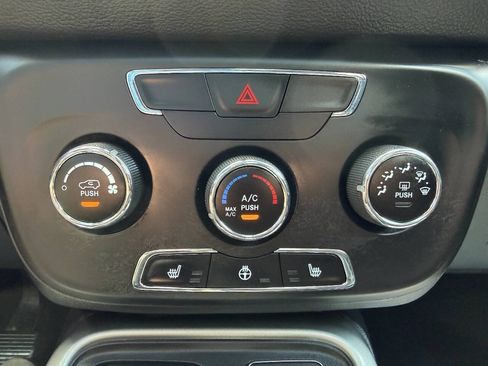 Used 2018 Jeep Compass Latitude w/ Cold Weather Group AWD/4WD image 12